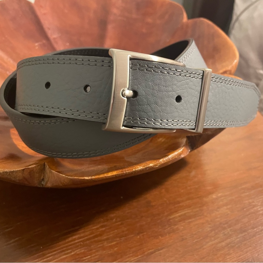 NIKE GOLF BELT.  Leather. Gray and black.  Size 38. Men’s.
